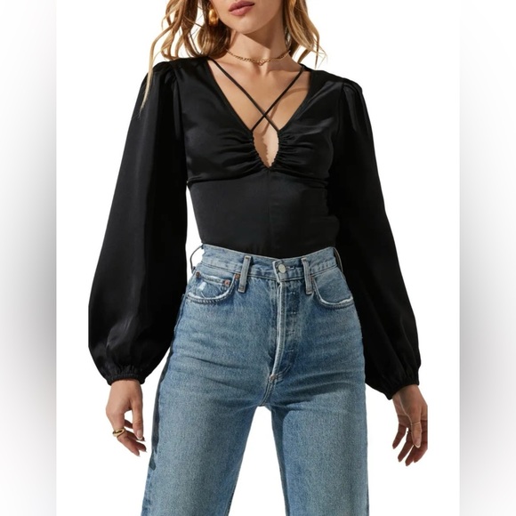 Astr Tops - ASTR THE LABEL  Black Keyhole Cutout Top Size X-small NWT